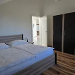 شقة Im Salzburger Seenland
